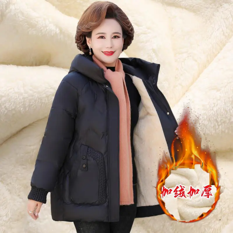 Женская зимняя стеганая куртка на пуговицах с капюшоном T518