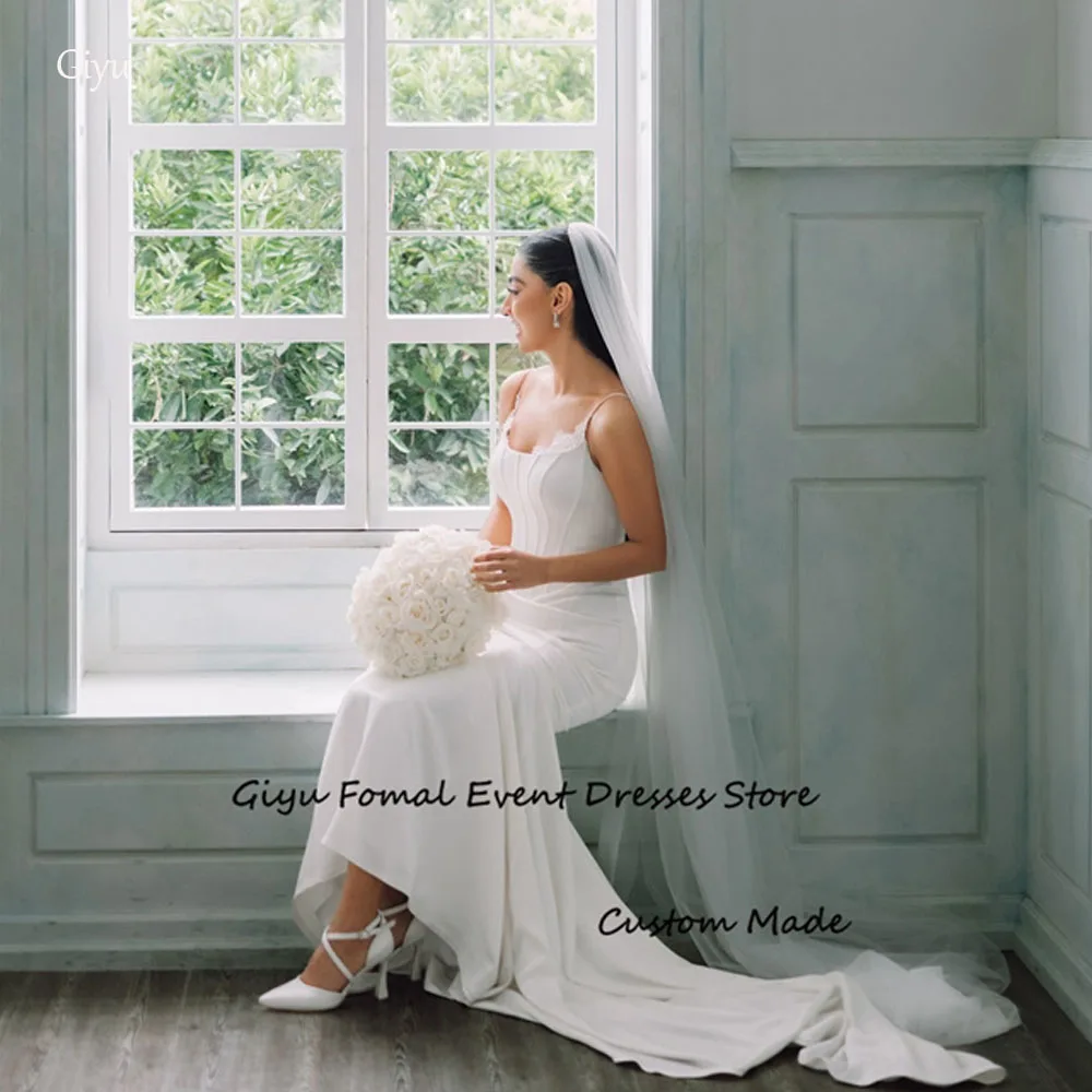 Женское свадебное платье на бретелях-спагетти со шлейфом