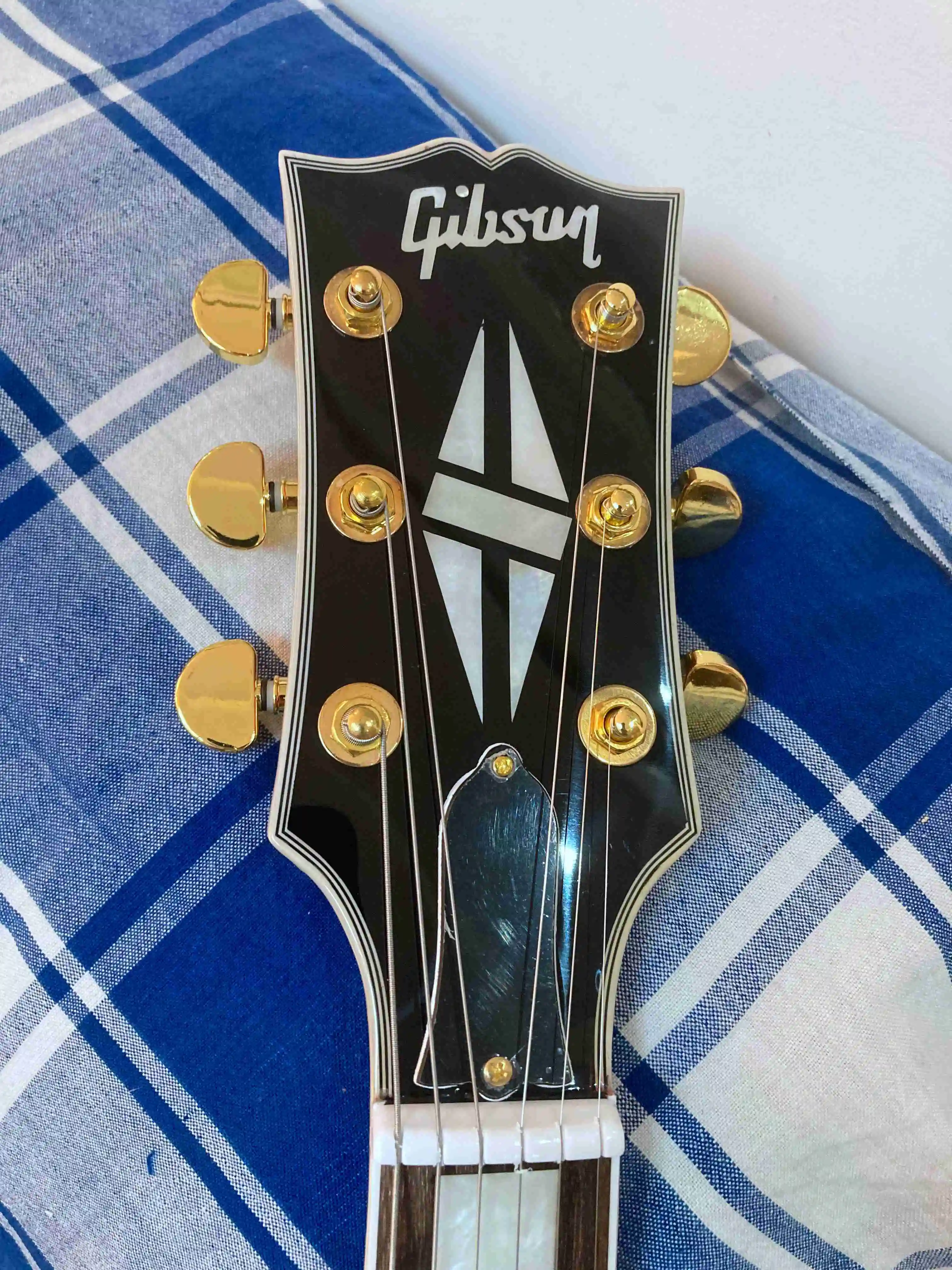 Пользовательский магазин тигровый клен Топ 335 КРАСНАЯ ОТДЕЛКА полый корпус