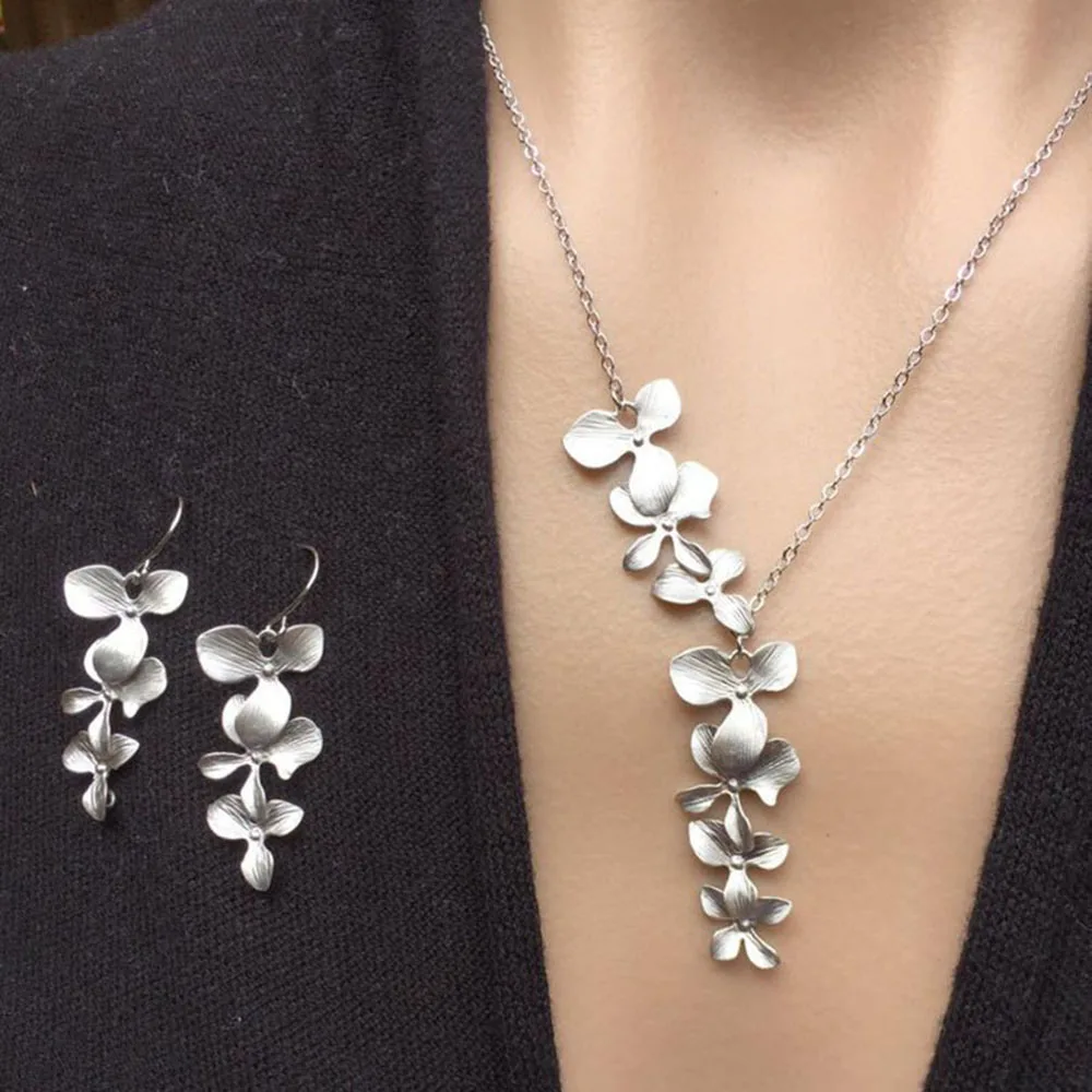 

Hot Suit Flower Earrings For Women Punk Creative Customer Necklace For Women Ins Silver Alloy Pearl Fashion Party Accessories