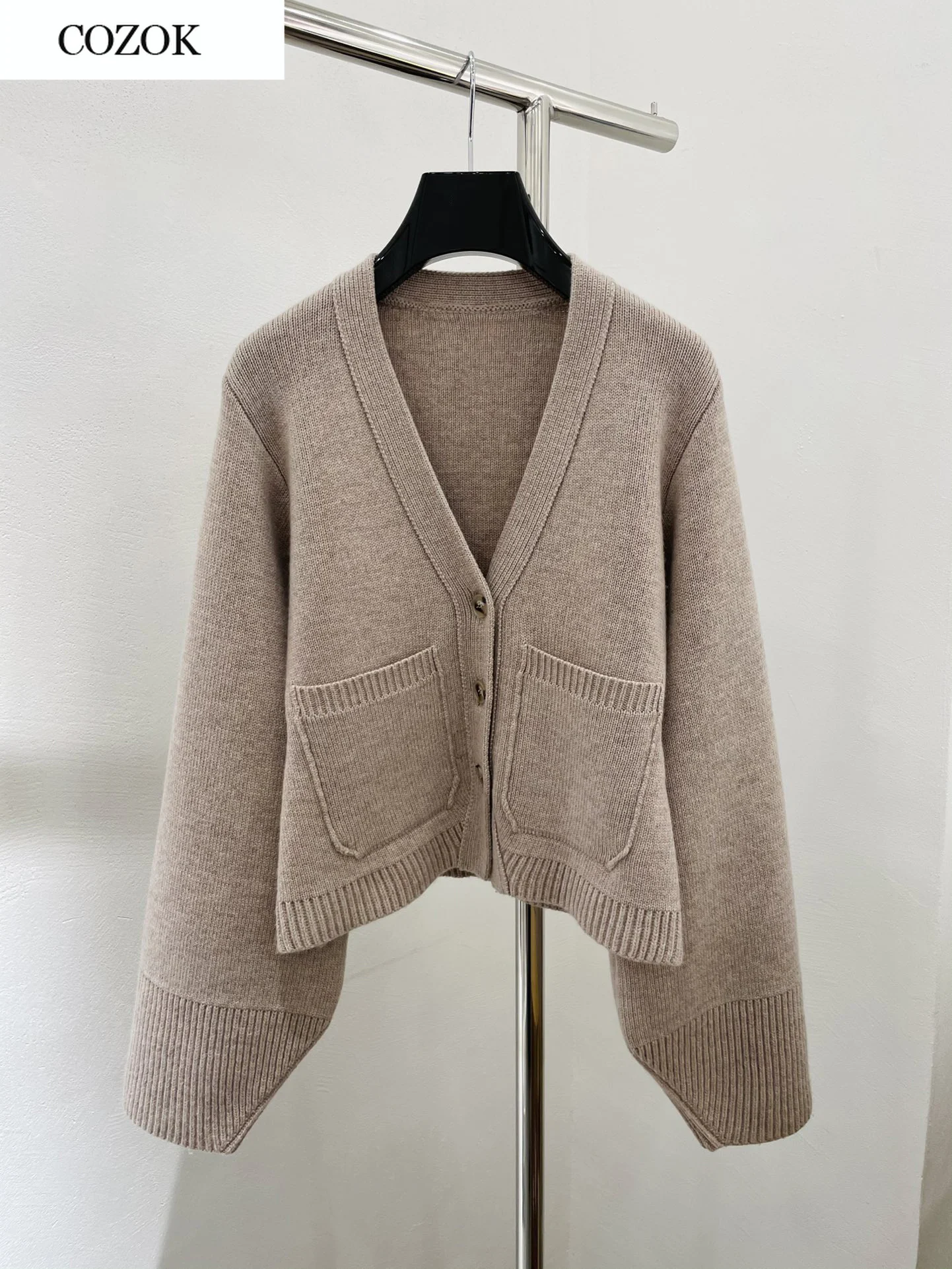 

2023 new women fashion long-sleeved sexy wide-sleeved cashmere cardigan