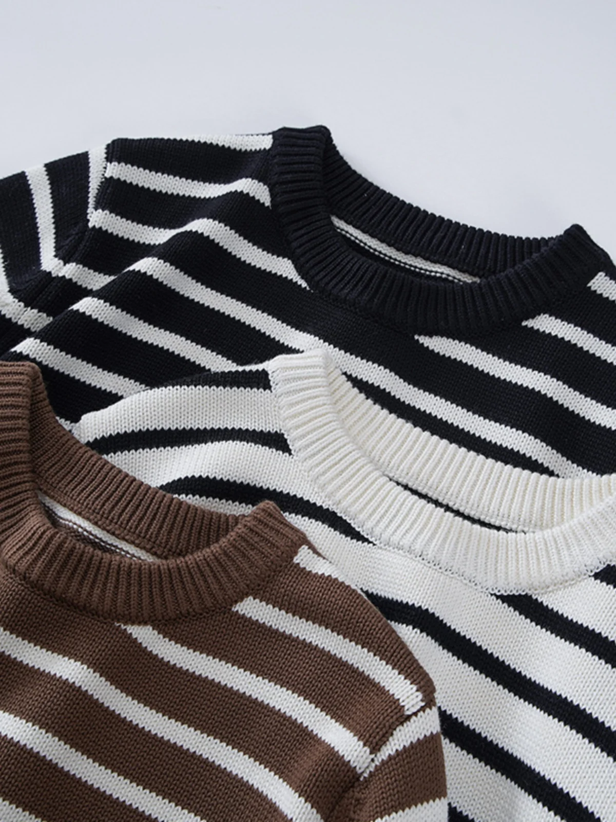 Черно-белый полосатый свитер Женский круглый вырез Осень и зима Новая верхняя