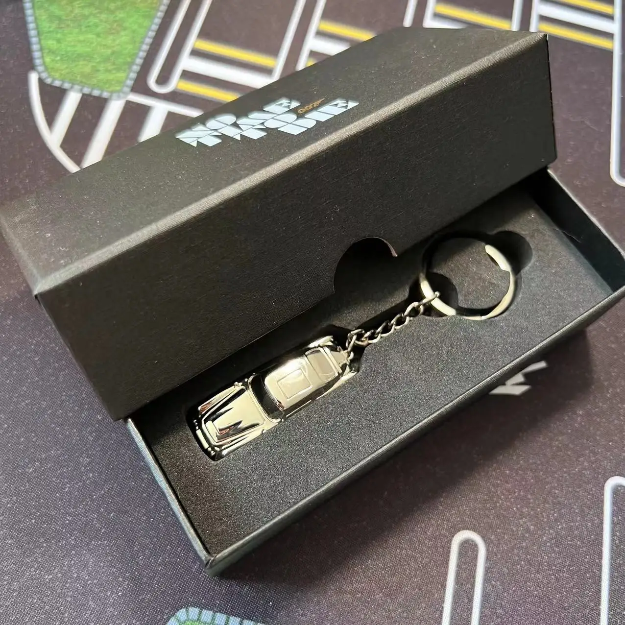 007 брелок модели автомобиля