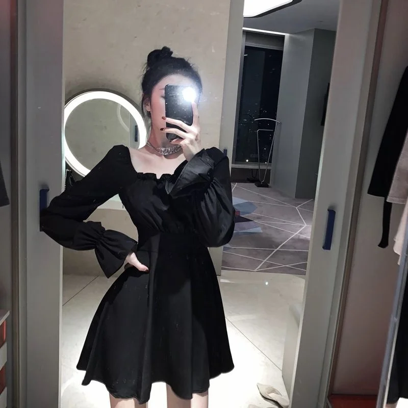 Женское платье с открытой спиной квадратным вырезом и |