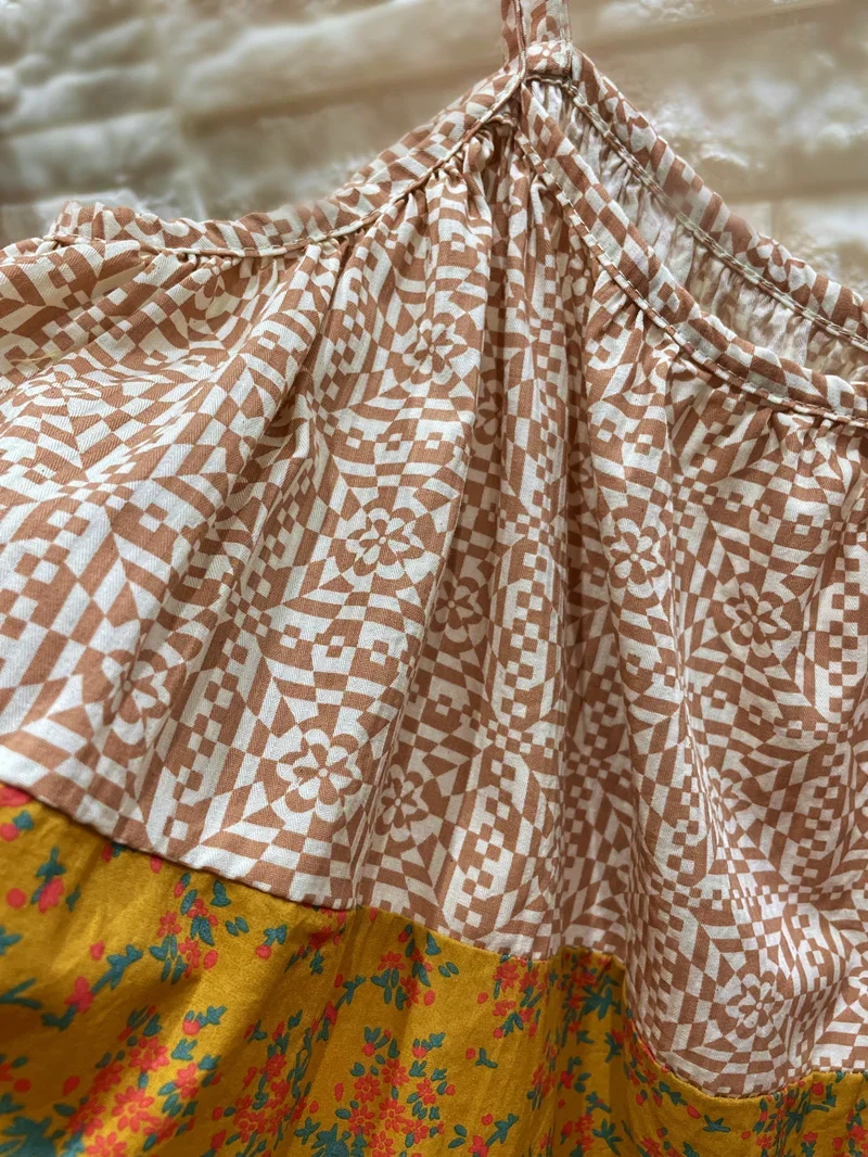 Летнее пляжное платье для отпуска из хлопка и льна на тонких бретельках в стиле