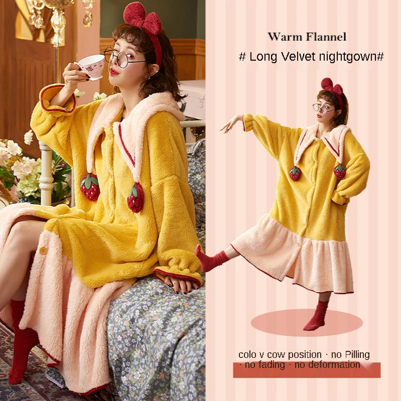 Nightdress Women's Hooded Autumn and Winter Warmth and Thickening Pajamas, Wearing Sweet Strawberry Flannel Robe and Bathrobe