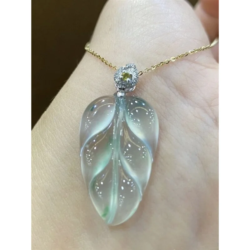 Кулон из натурального нефрита