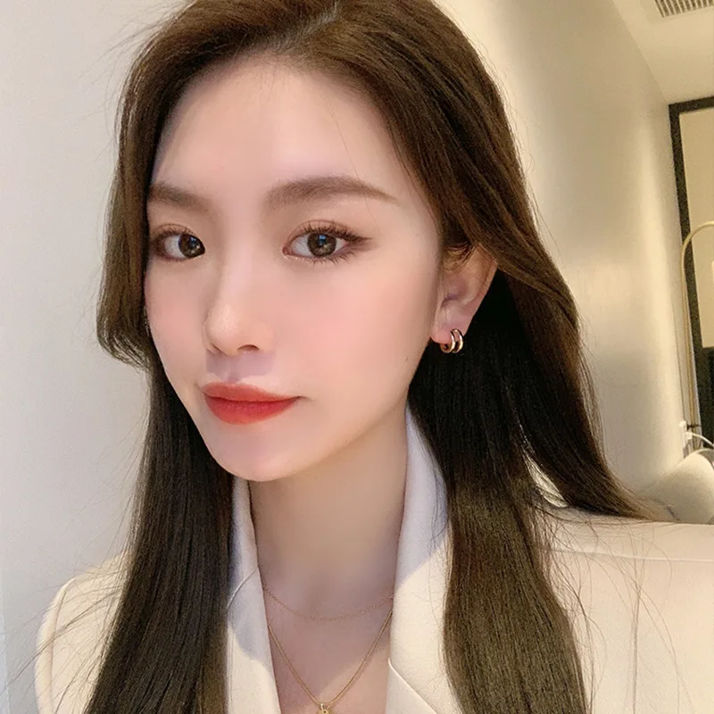 

2022 Simple Earrings S925 Silver Needle Stud Earrings Women's Cool Wind Small and Exquisite Earrings Earrings Temperament