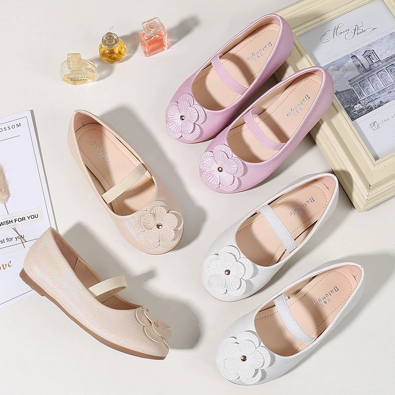 

Детская кожаная обувь на плоской подошве, с цветами