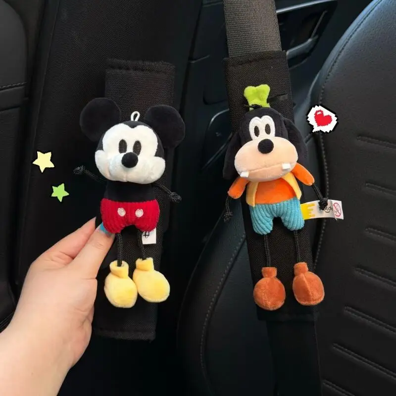 Фото Новые чехлы на ремни безопасности для автомобиля Disney с Микки Маусом и Гуфи, милые, износостойкие, противоскользящие, декоративные аксессуары с мультяшным дизайном. №2