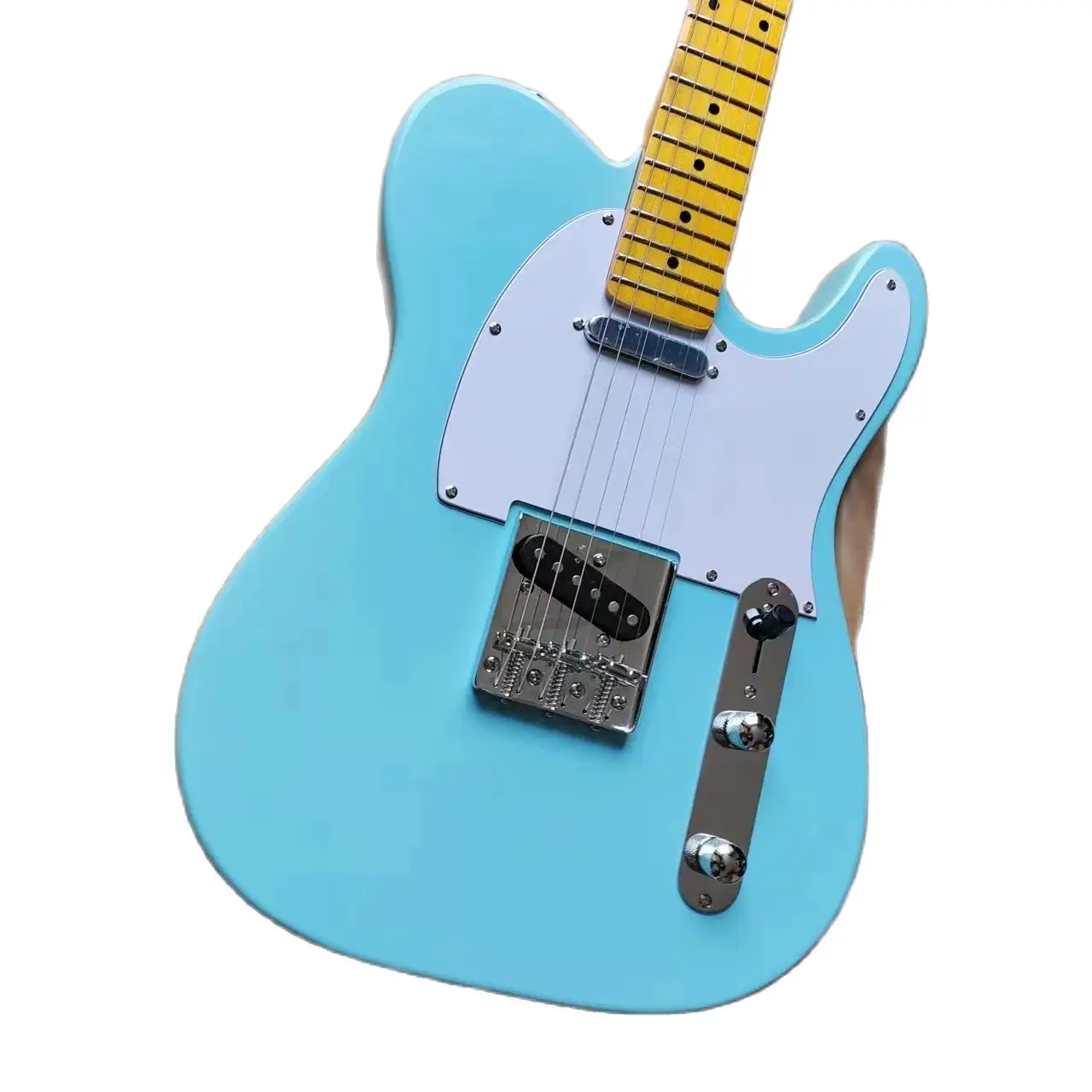 Электрическая гитара небесно-голубого цвета очень модная и красивая с отличным
