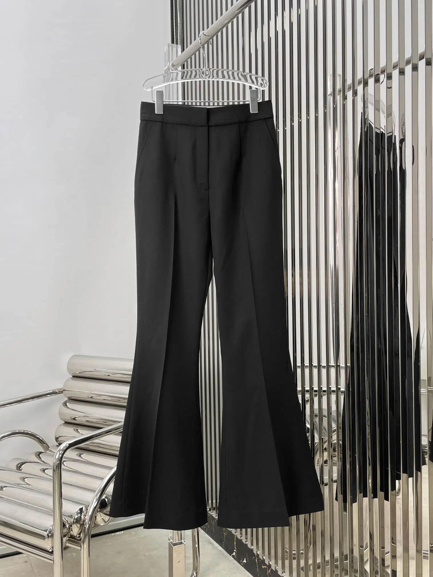

New wool horn casual trousers