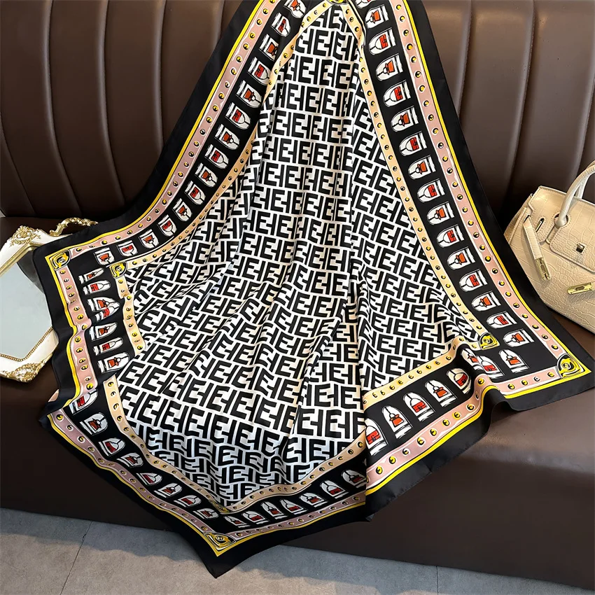 Шелковый квадратный шарф