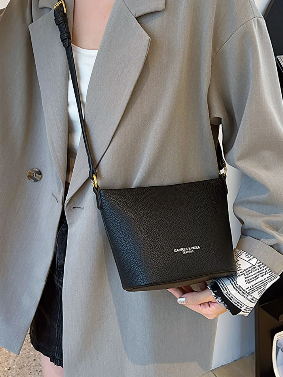 

Сумка на плечо из искусственной кожи для женщин, простой Универсальный саквояж через плечо, модная дамская сумочка-мешок, текстурированная текстура, осень 2023