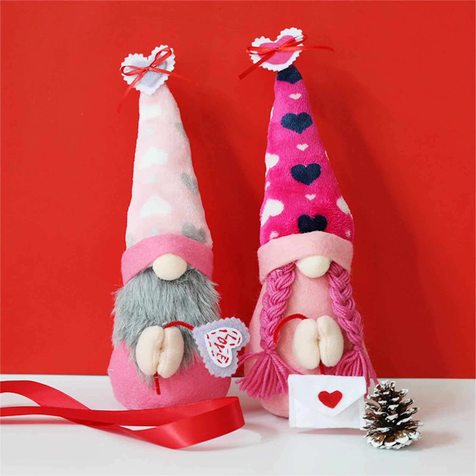 

Кукла без лица в скандинавском стиле на День Св. Валентина