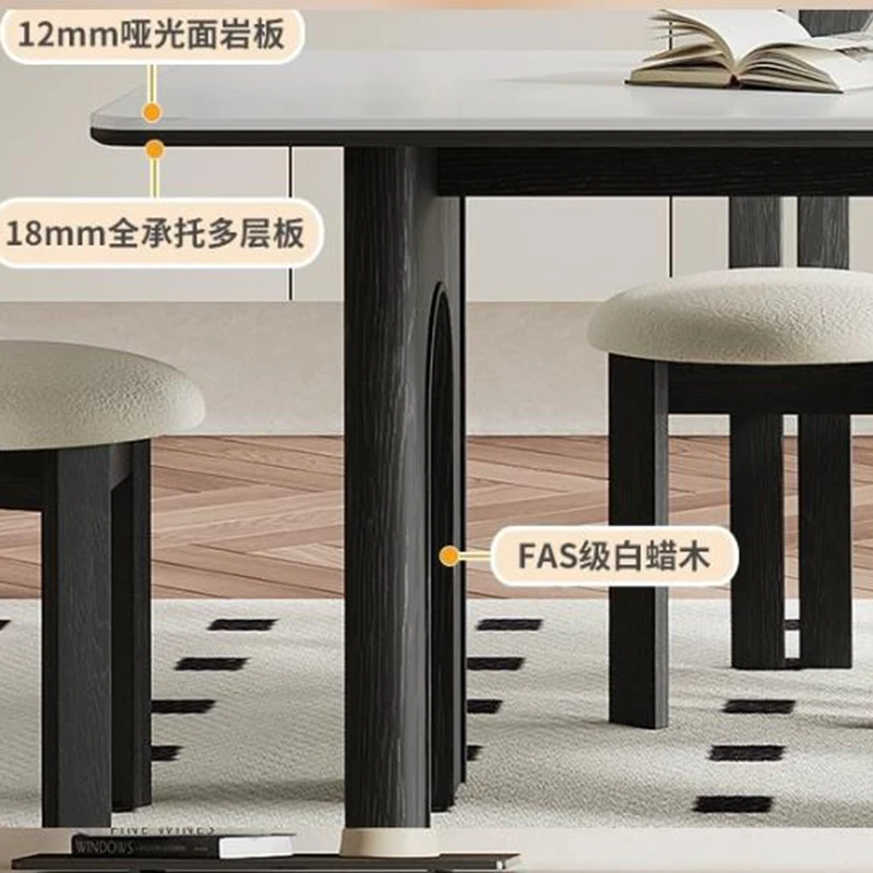 Деревянный обеденный стол