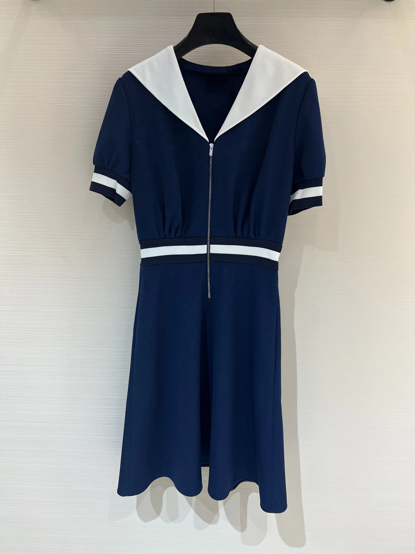 Navy style navy blue dress mid-length dress shows slim legs