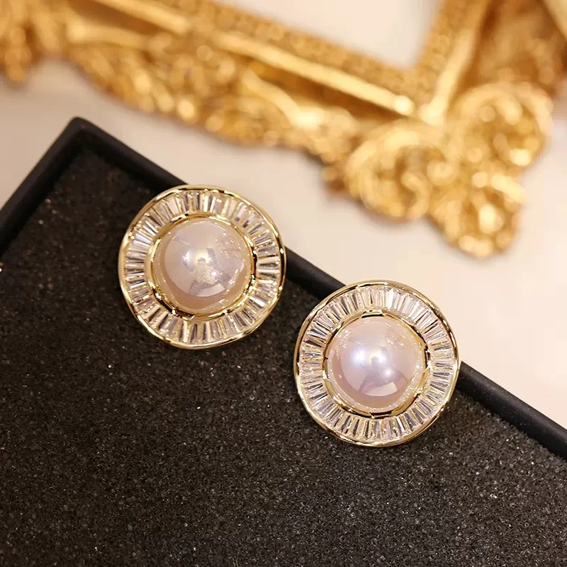 Женские серьги-гвоздики с искусственным жемчугом