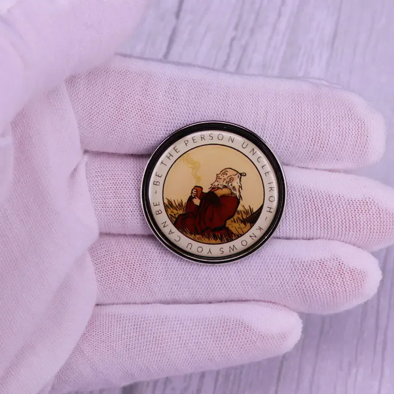 Брошь на лацкан пиджака цвет в ассортименте