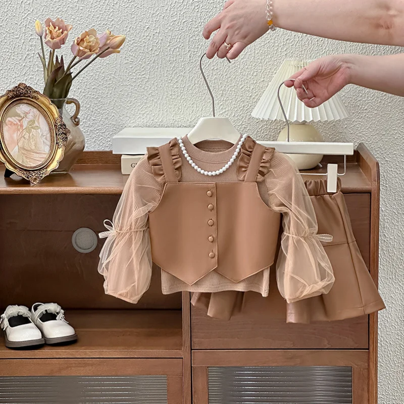 Кожаный костюм для девочки