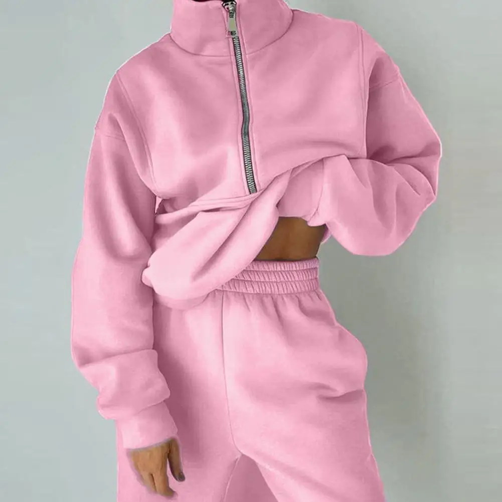 Женский спортивный костюм