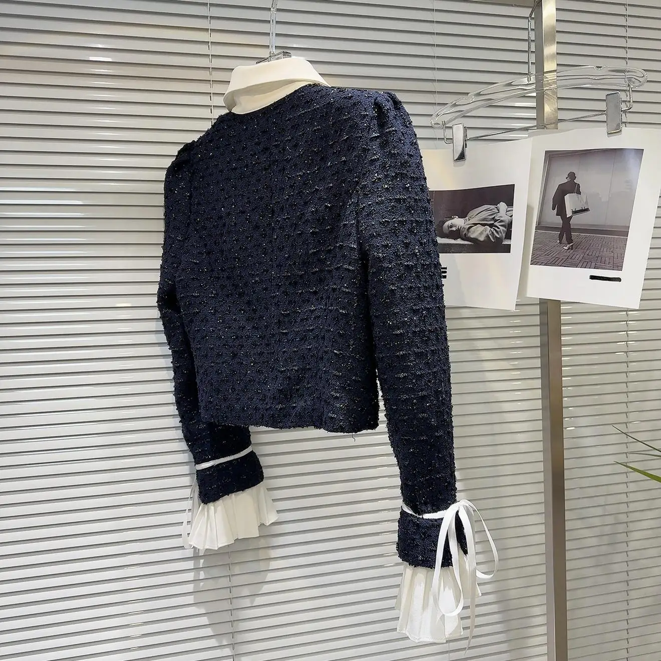 Та же модель что и Online Celebri 2024 новинка зимы изящный белый дизайн с лацканами