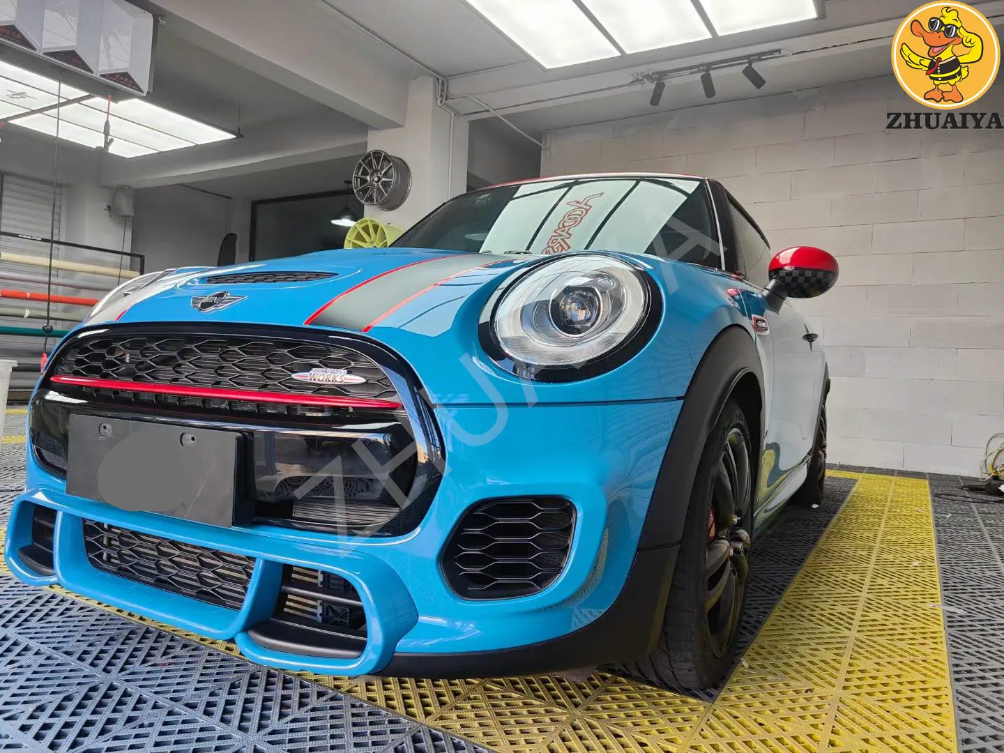 Рисунок 4 - Высококачественные автомобильные наклейки из ТПУ