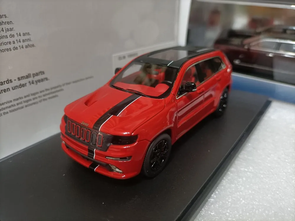 

GLM 1/43 JEEPs Grand Cherokee SRT8 Off-Road Vehicle SUV Red Resin Car Model