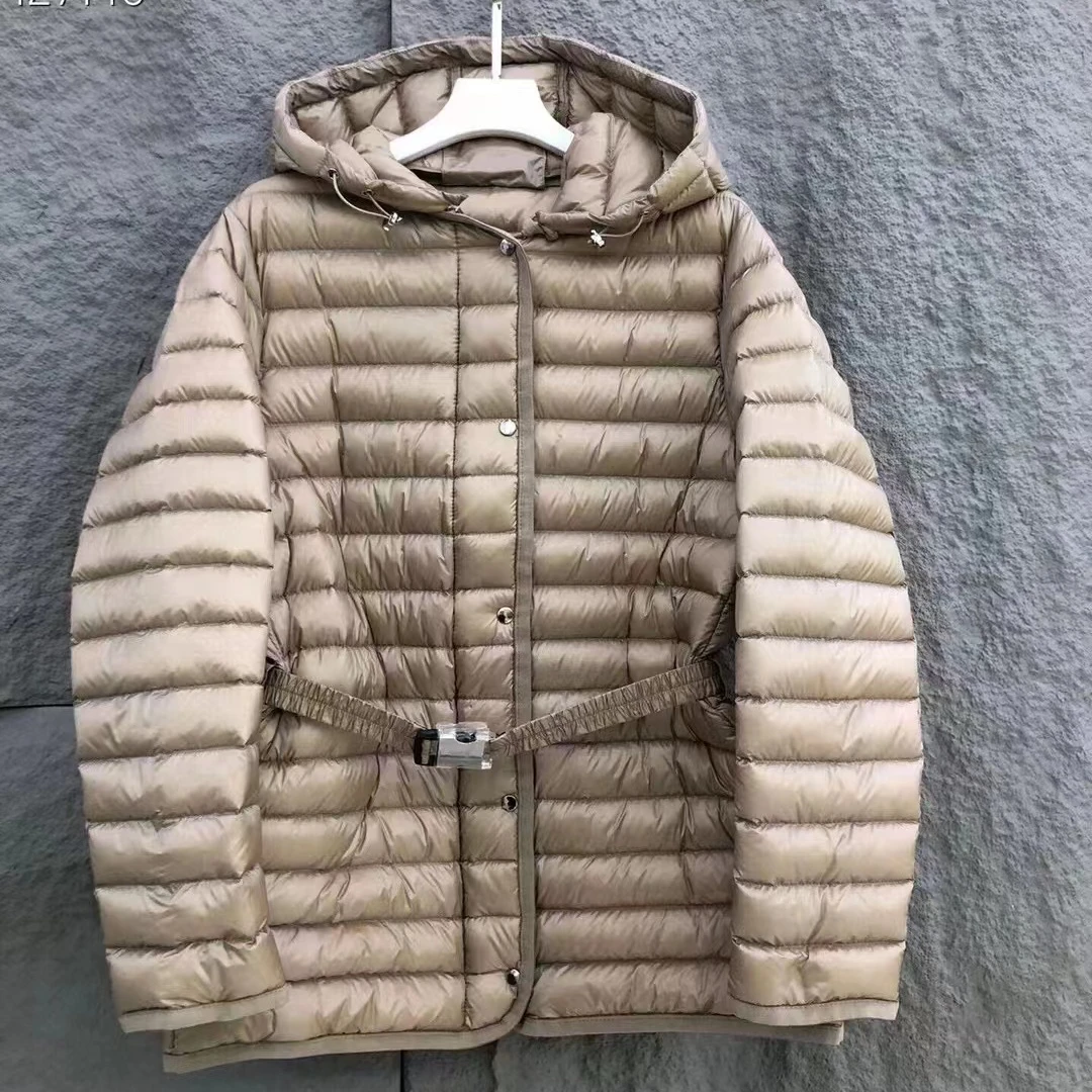 

Женский пуховик в полоску, с капюшоном и поясом