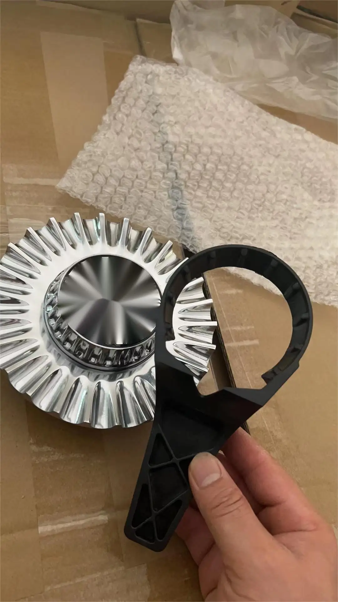 

Ключ для колеса подходит для крышек ступиц Mercedes-Benz