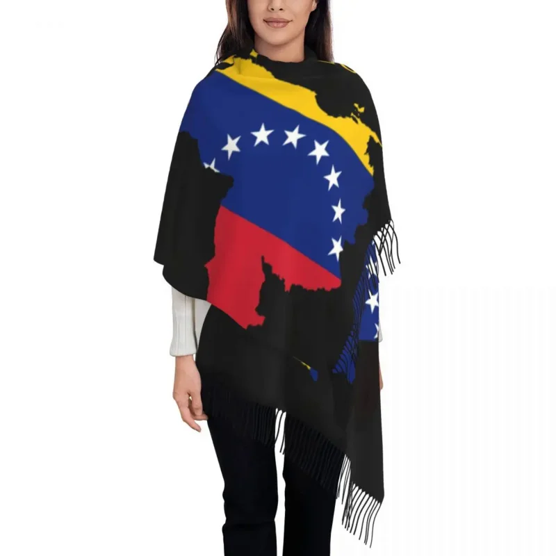 Модные зимние теплые шали с рисунком