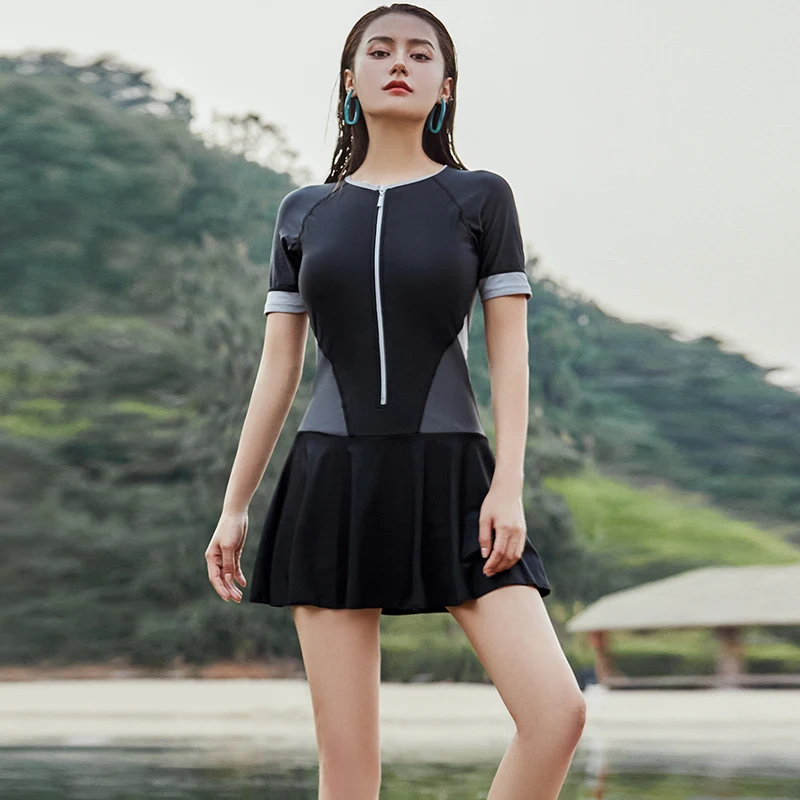 Women Sport Large Size Swimsuit Sexy Short Sleeves Beach Wear Padded Sport Swimming Suit Zipper Mujer Bathing Suit Surfing Suit