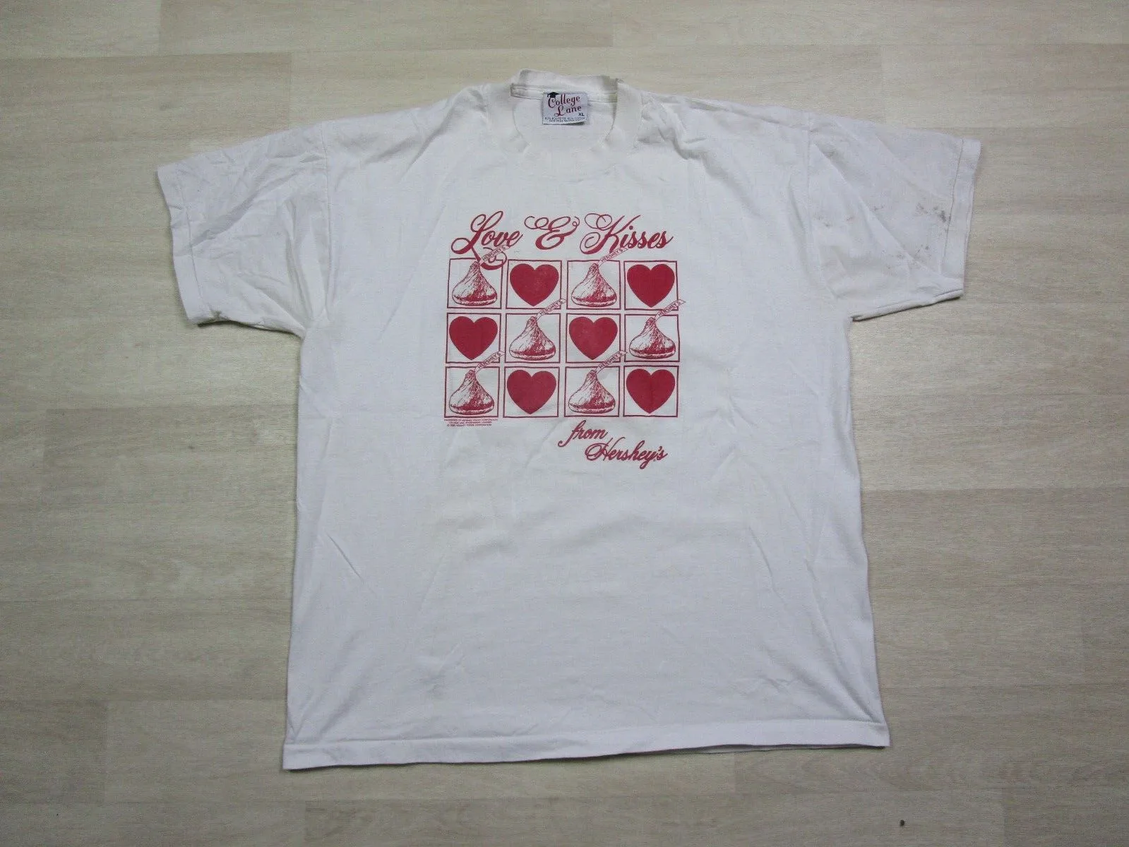 Винтажная белая футболка с коротким рукавом и поцелуями в стиле 90-х Hershey's