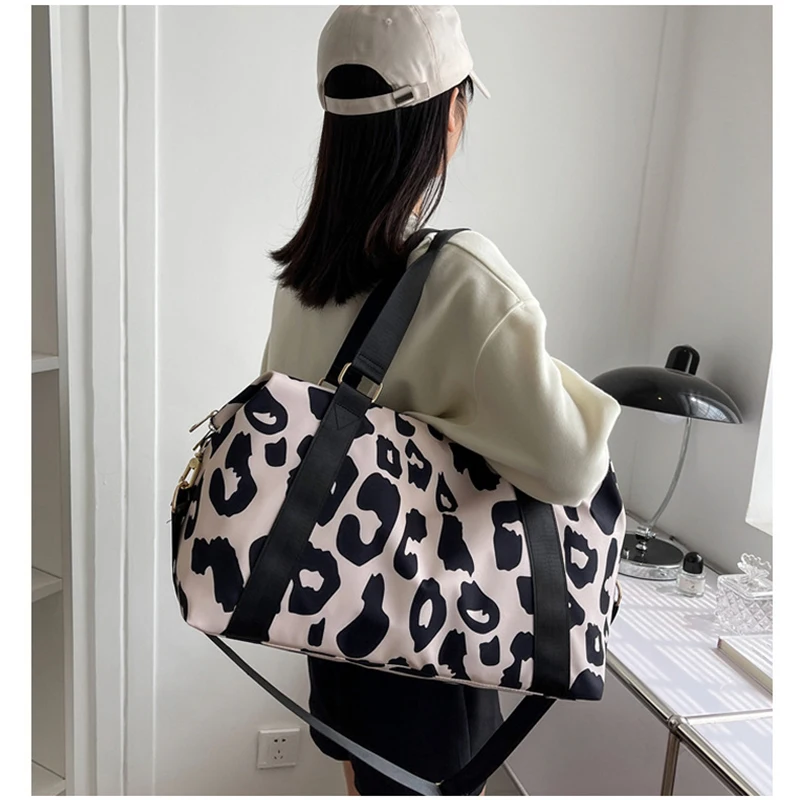 Cow Pattern Gym Fitness Bag Women'S Travel Luggage Female Handbag Dry Wet Duffle Weekender Outdoor Sports Shoulder Tote Bag