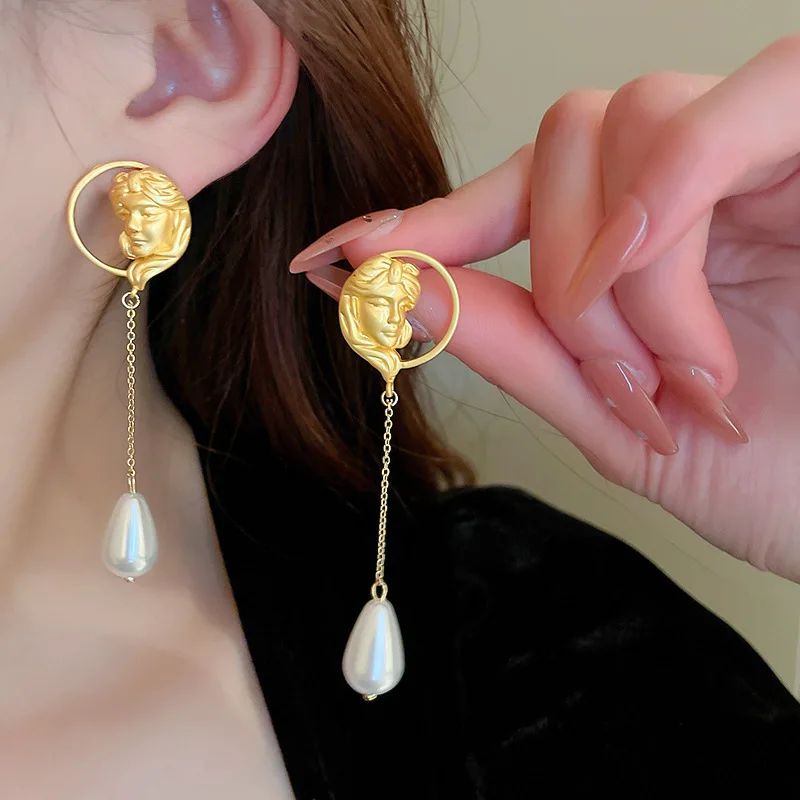

Minar Unique Gold Color Metallic Head Portrait Circle Long Drop Earrings for Women Simulated Pearl Pendant Earring Party Jewelry