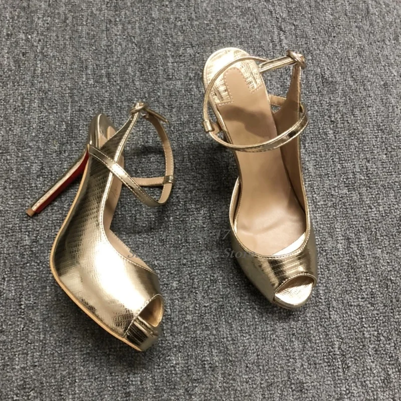 Сексуальные женские сандалии с открытым носком золотые текстурированные на