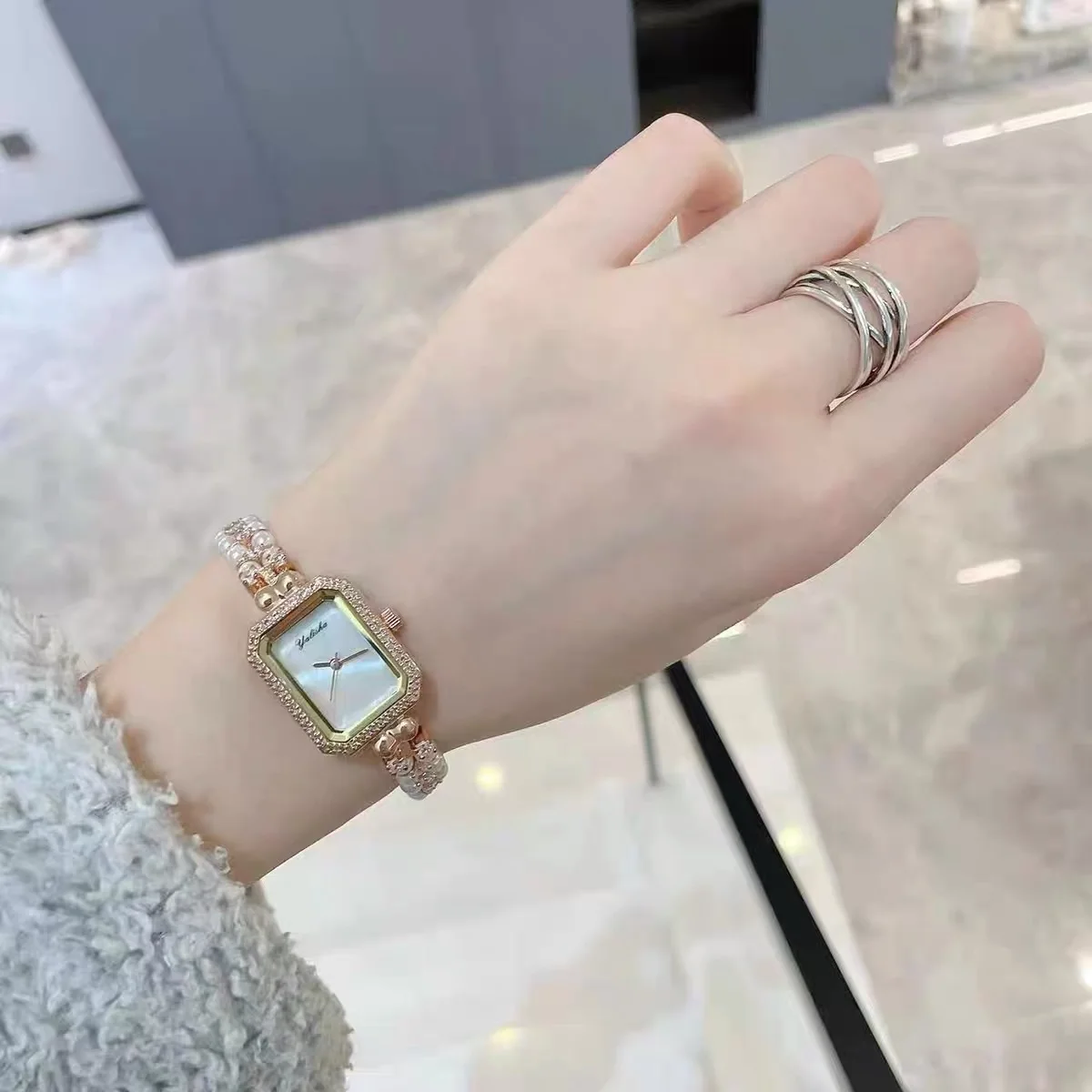 Pearl Bracelet Women's Watch Light Luxury Shi Ying Women's Watch Fashion Elegant Watch White Fritillaria Gift Women Watch