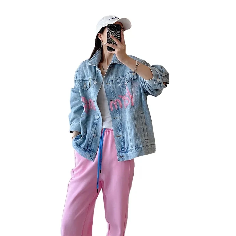 Женская короткая джинсовая куртка свободная на весну и осень новинка 2024