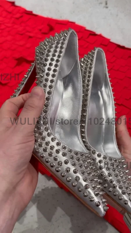 Черные кожаные серебристые сандалии с острым носком и заклепками на каблуке