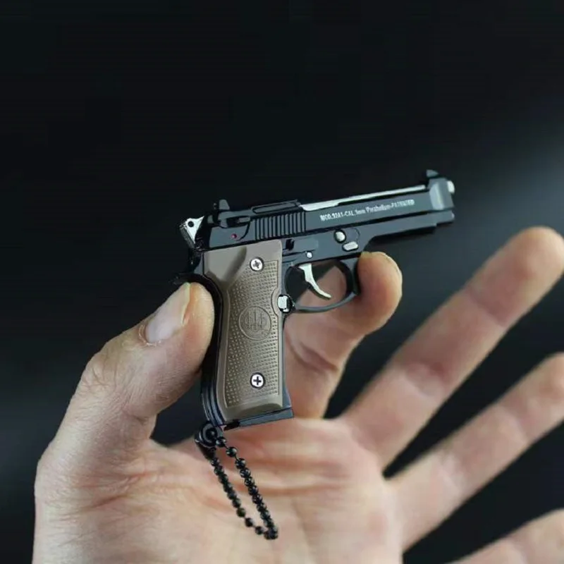 

1:3 Colt 1911 Beretta 92F Glock 17 Browning M1900 Desert Eagle Metal Pistol Gun Keychain Miniature Model Craft Pendant Gifts