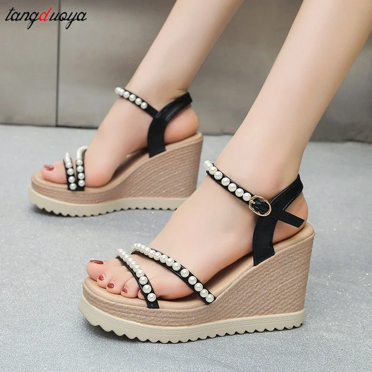 

Женские сандалии с жемчугом, босоножки на платформе и высоком каблуке, модные повседневные сандалии на платформе, пляжная обувь, 2023