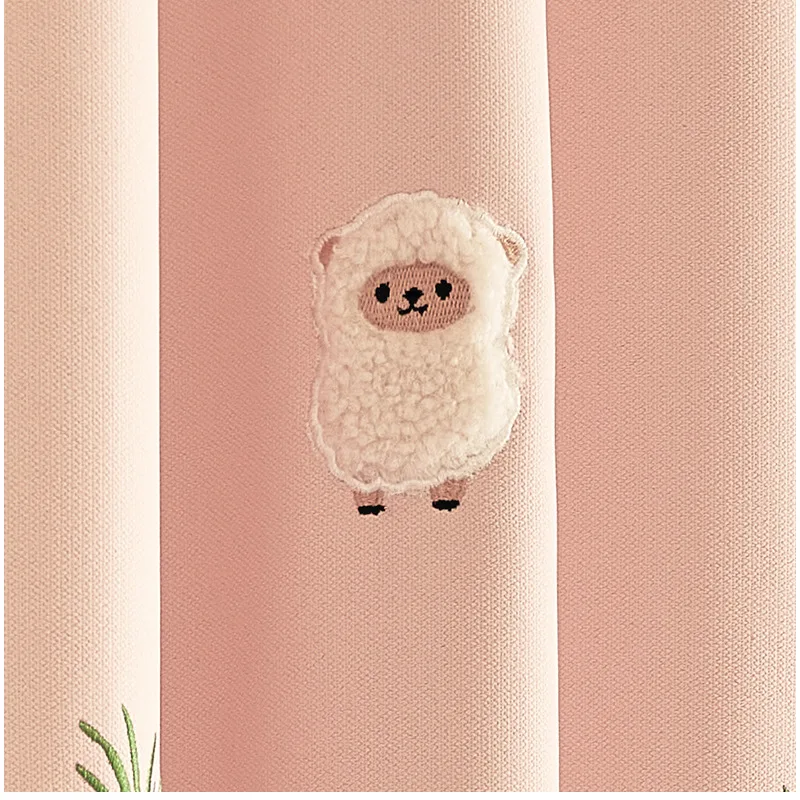 Затемняющие шторы для детской комнаты с мультяшным изображением ягненка