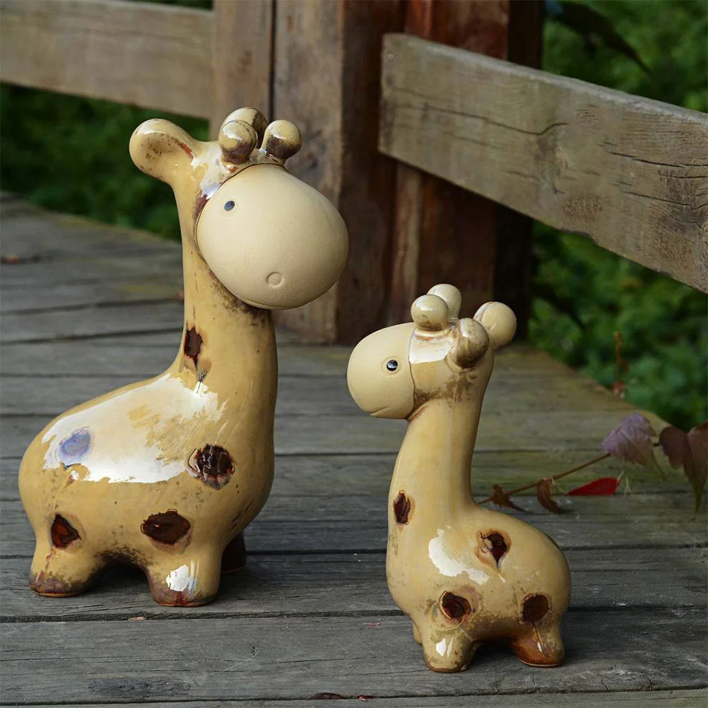

2pcs Adorable Deer Model Creative Animal Model Landscaping Art Crafts Ceramic Figurine for Garden Outdoor