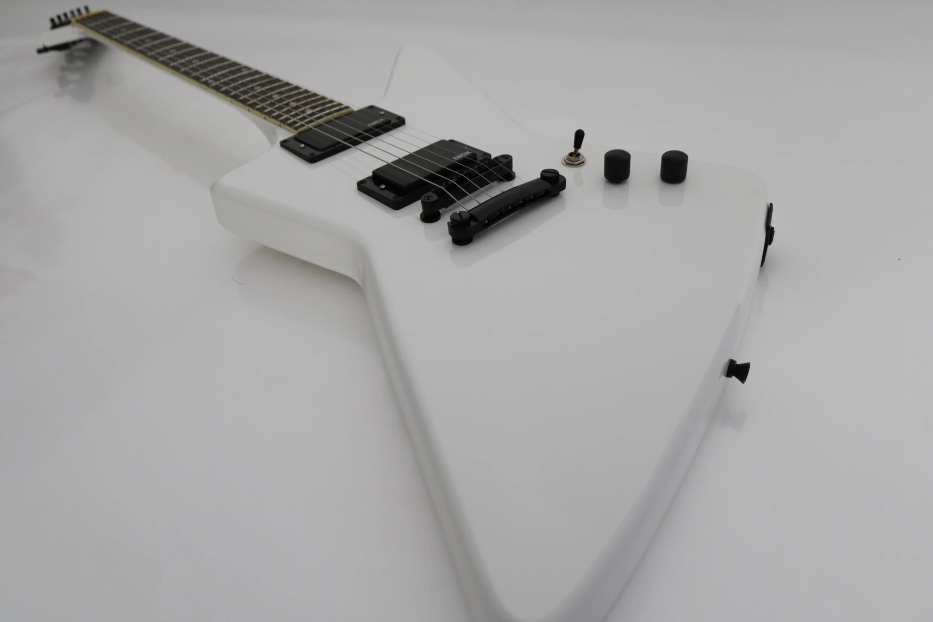 

Factory new products, white special-shaped electric guitar, rosewood fingerboard, black pickup, can be customized according to r