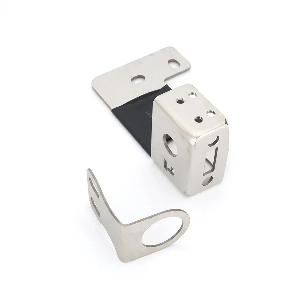 Кронштейн для крепления антенны автомобильного мобильного радио FJ