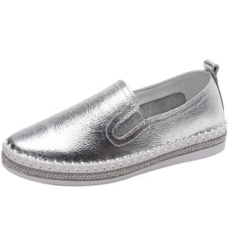 

Женские кроссовки из натуральной кожи, на толстой подошве, со стразами