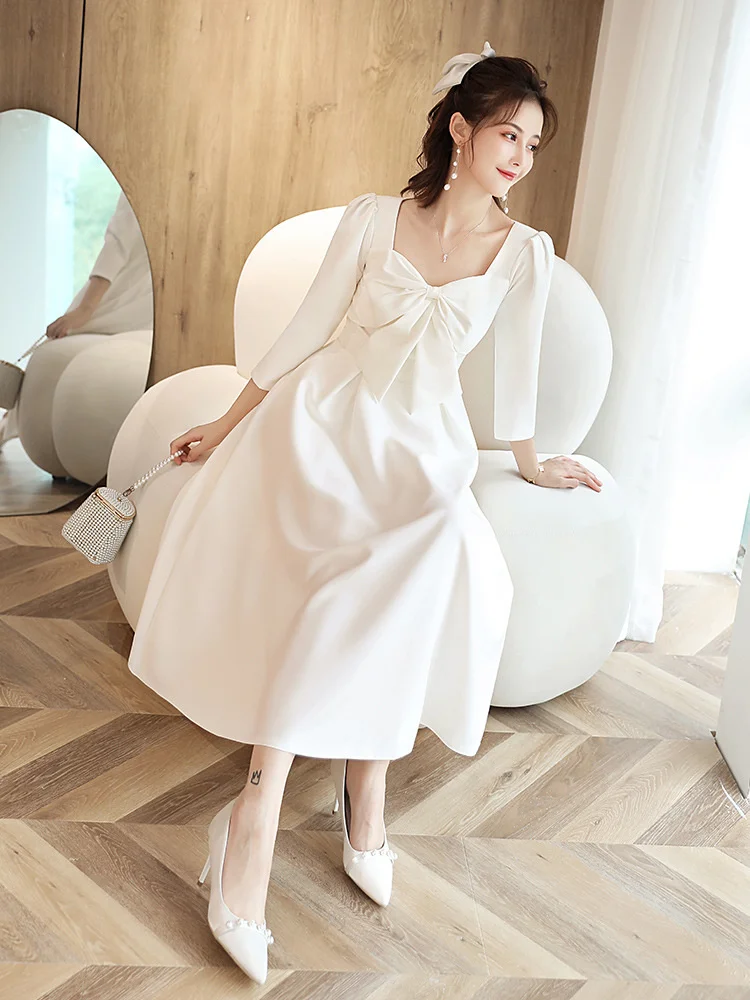 Свадебное платье для подружек невесты маленькое белое весеннее с длинными рукавами из сертифицированного французского атласа.