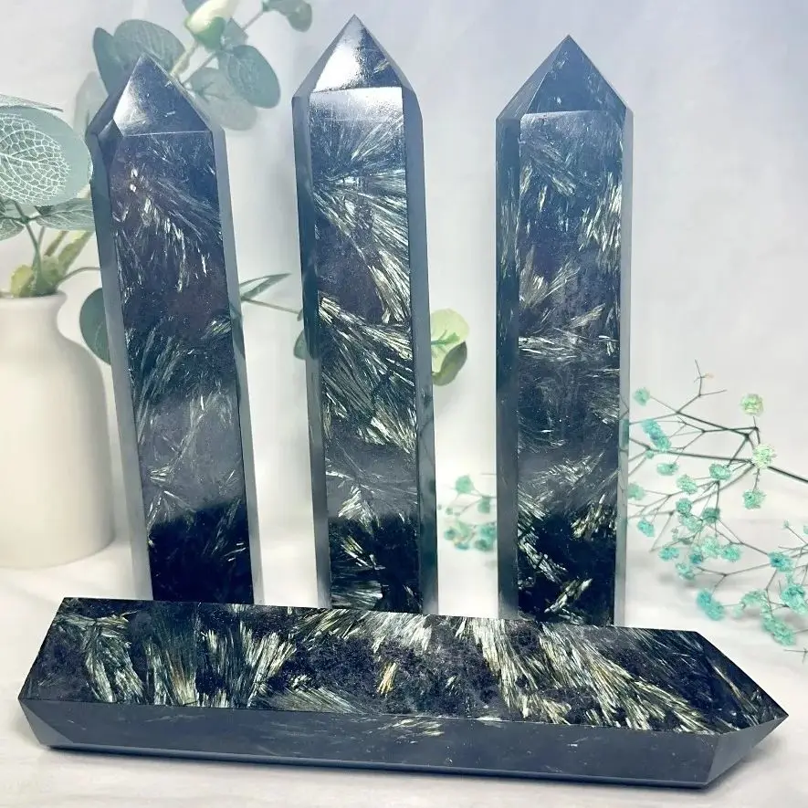 

Большая башня из астрофиллита