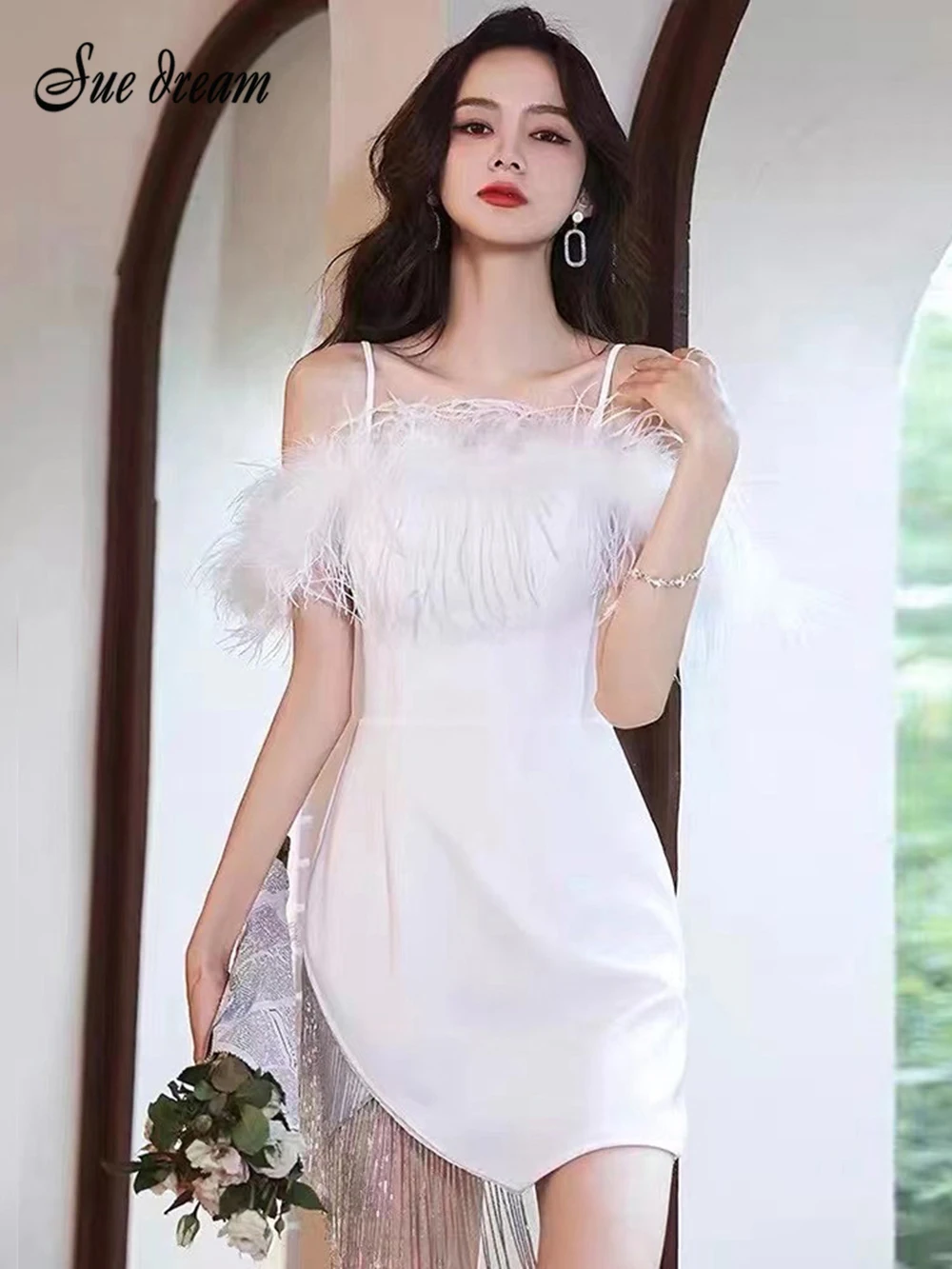 

Платье женское, летнее, с открытыми плечами, перьями и кисточками