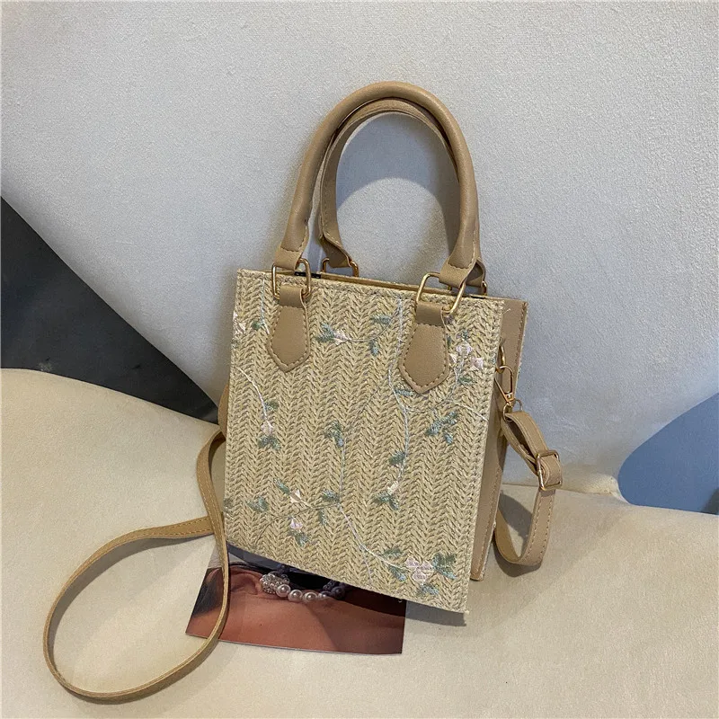 Summer Handheld Small Square Bag Women's Bag 2023 New Fashion Grass Woven Flower Shoulder Bag Westernized Casual Crossbody Bag